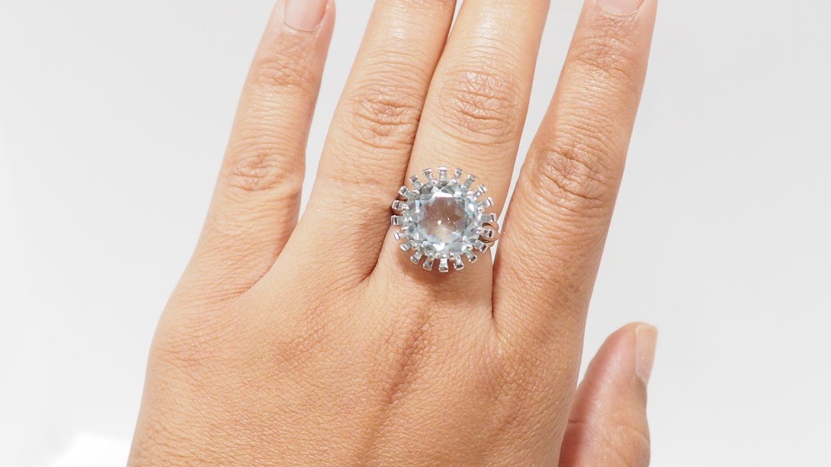 Bague vintage en or blanc et aigue marine